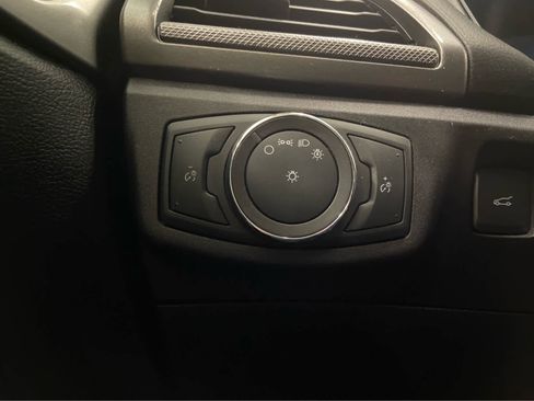 Used 2018 Ford Fusion SE w/ Fusion SE Technology Package image 34