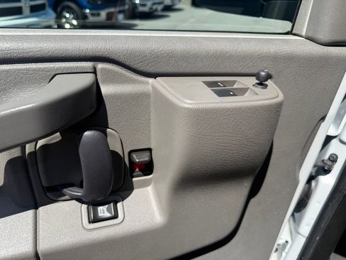 Used 2020 Chevrolet Express 2500 RWD image 21
