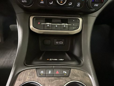 Used 2023 GMC Acadia Denali w/ Black Diamond Edition AWD/4WD image 25