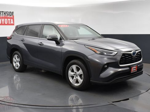 Used 2023 Toyota Highlander LE image 6