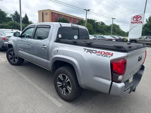 Used 2018 Toyota Tacoma TRD Sport AWD/4WD image 6