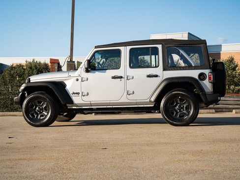 Used 2022 Jeep Wrangler Unlimited Sport image 3