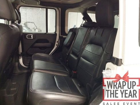 Used 2022 Jeep Wrangler Unlimited Sahara w/ Cold Weather Group image 9