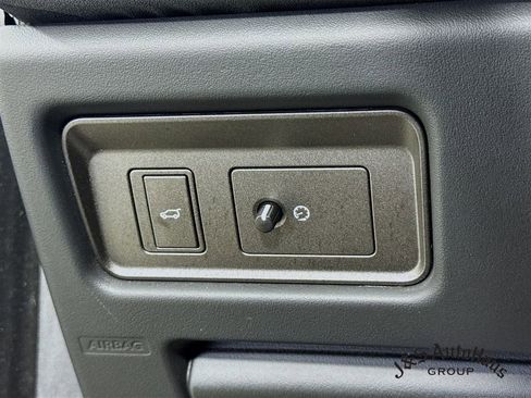 Used 2018 Land Rover Range Rover Evoque SE Dynamic image 10