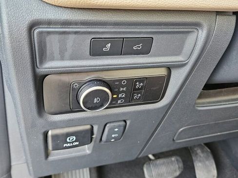 Used 2024 Ford Expedition Limited image 31