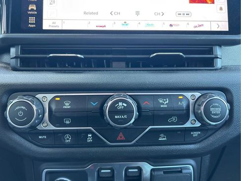 Certified 2025 Jeep Wrangler Sport AWD/4WD image 29