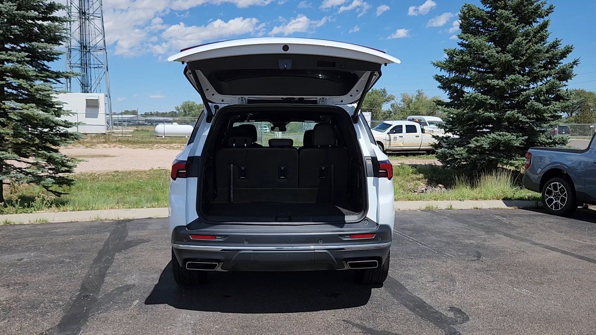 Used 2025 Buick Enclave Preferred AWD/4WD image 19