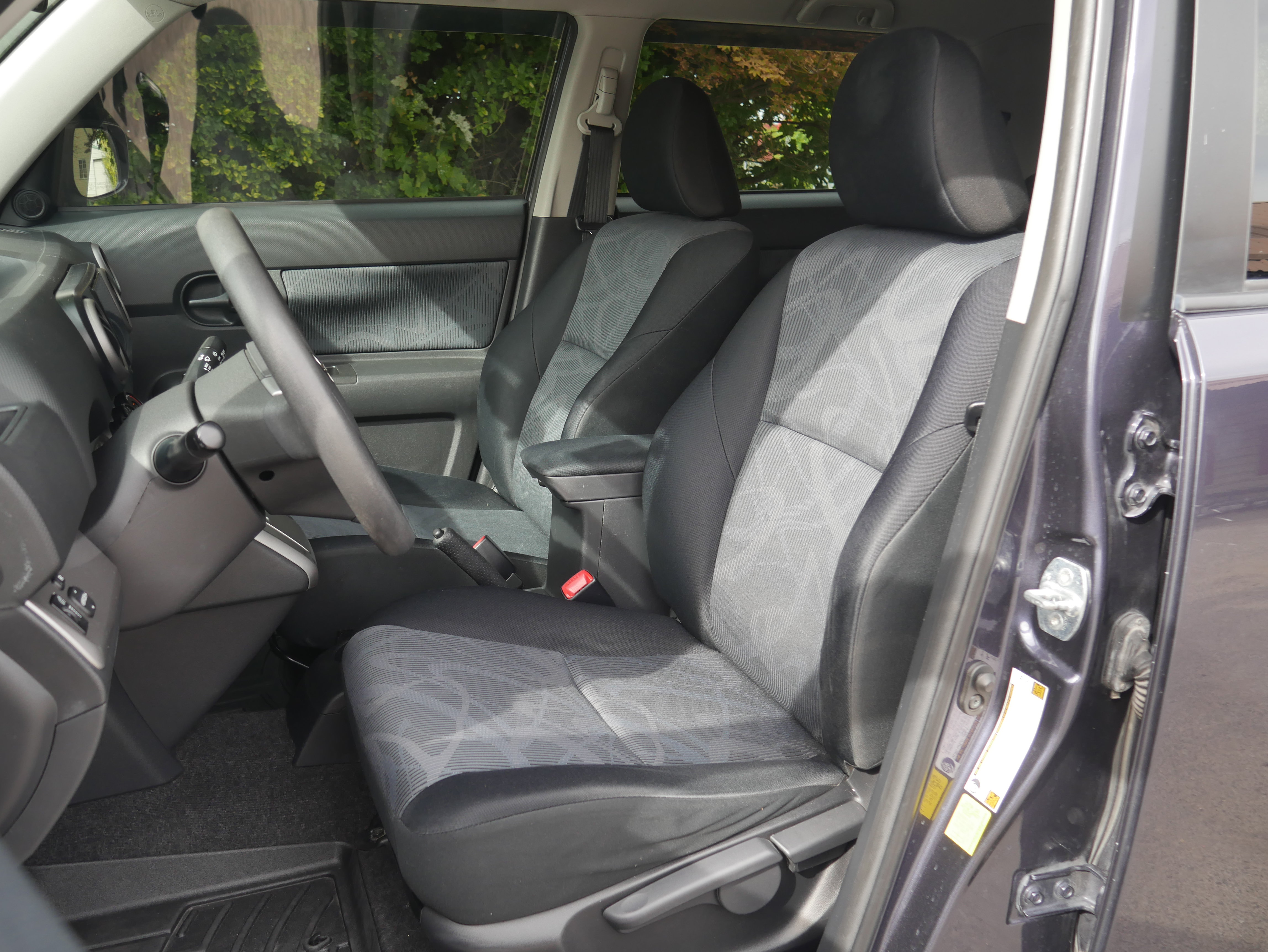 Used 2012 Scion xB FWD image 28