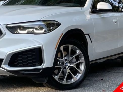 Used 2022 BMW X6 xDrive40i w/ Premium Package image 2