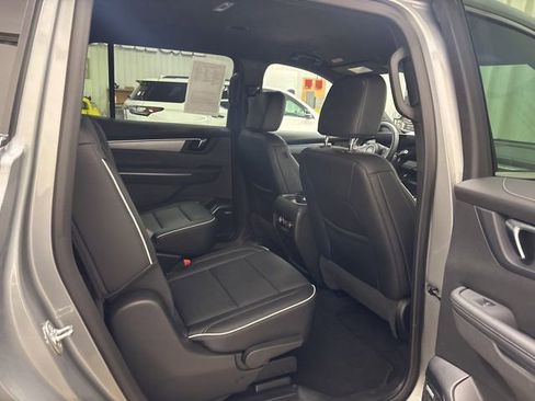 Used 2025 Buick Enclave Preferred image 15