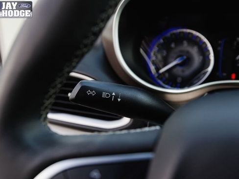 Used 2023 Chrysler Voyager LX image 38