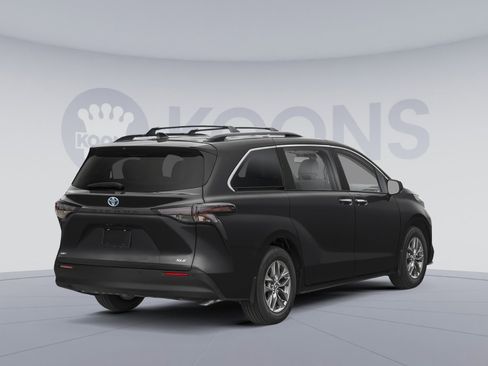 New 2026 Toyota Sienna XLE image 2