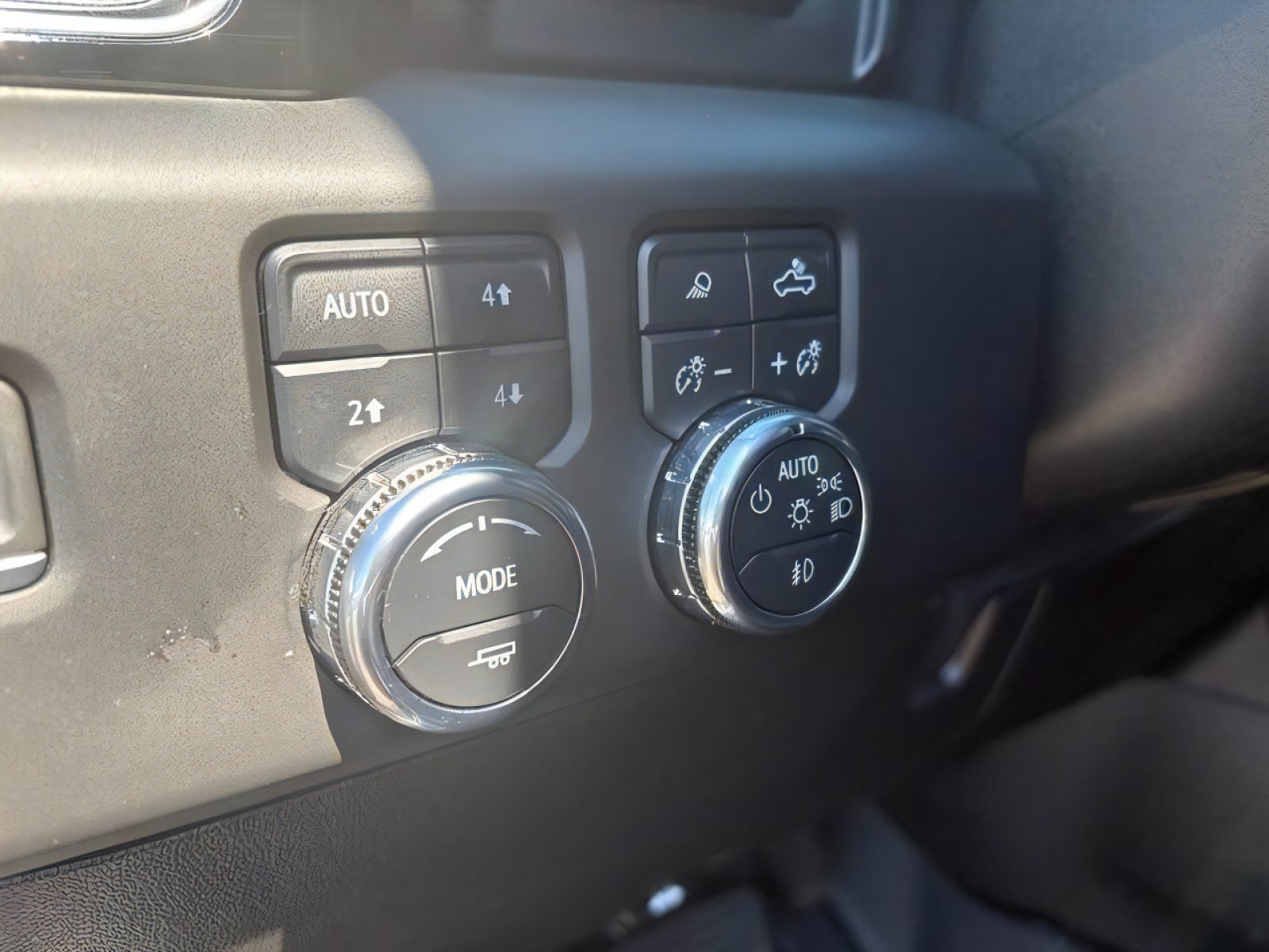 Used 2024 GMC Sierra 2500 Denali w/ Denali Reserve Package AWD/4WD image 19
