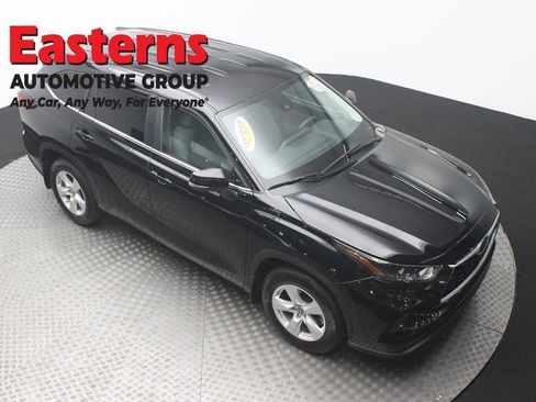 Used 2023 Toyota Highlander L image 3