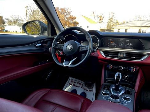 Used 2020 Alfa Romeo Stelvio Ti w/ Nero Edizione image 32
