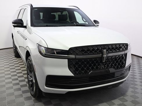 New 2025 Lincoln Navigator L Reserve w/ Jet Appearance Package image 9