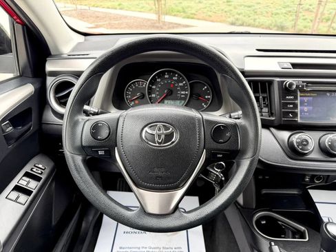 Used 2016 Toyota RAV4 LE AWD/4WD image 22