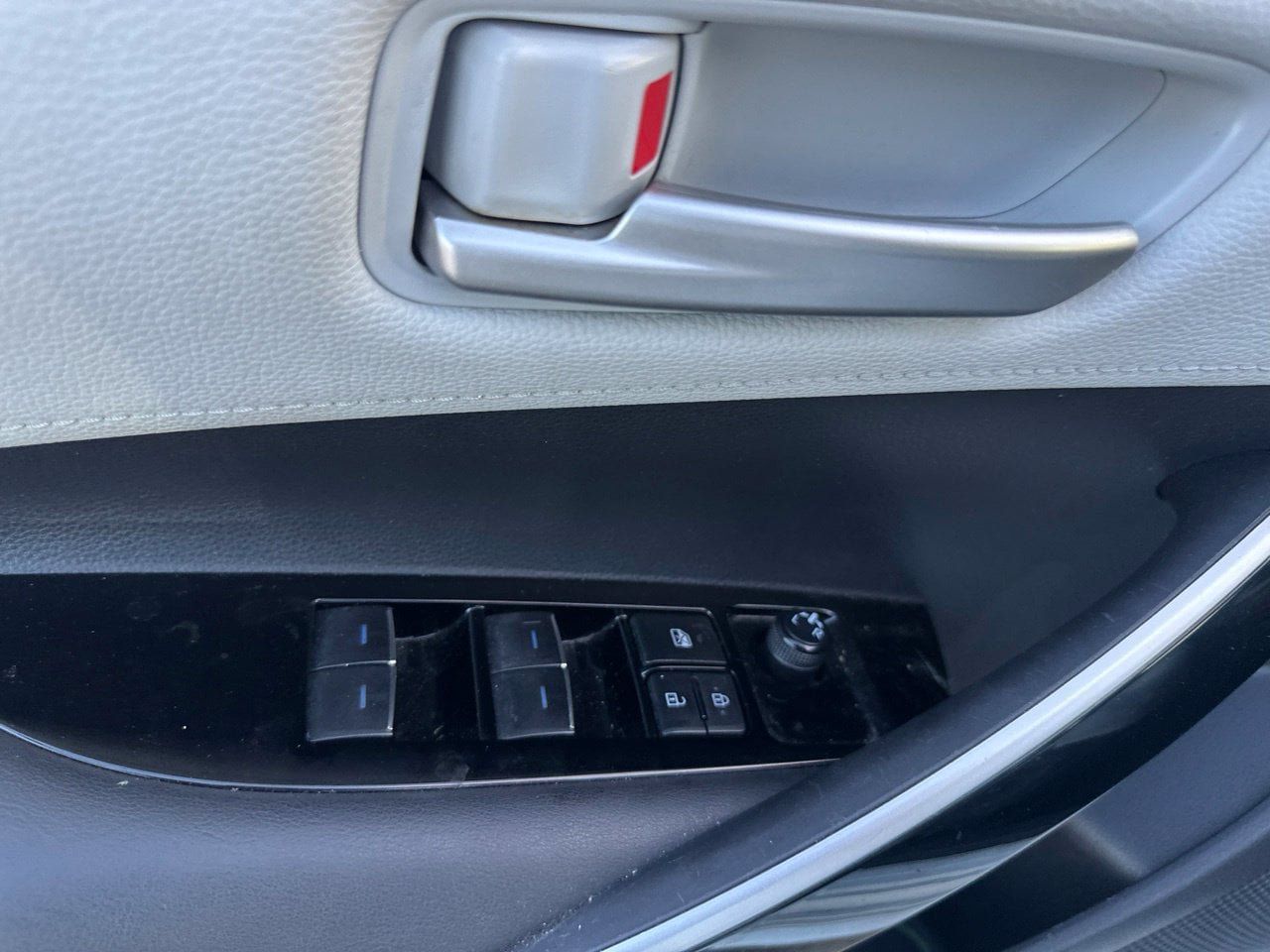 Used 2022 Toyota Corolla XSE FWD image 19
