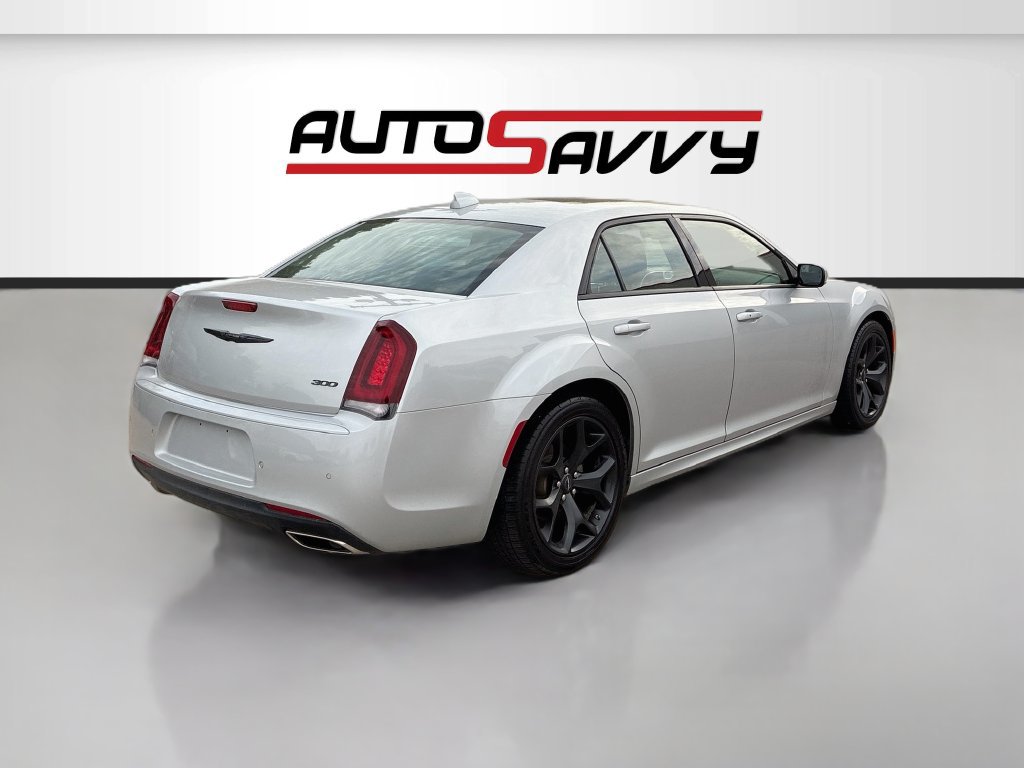 Used 2022 Chrysler 300 Touring L w/ Popular Equipment Group RWD image 7