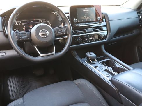 Used 2022 Nissan Pathfinder SV FWD image 4
