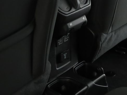 Used 2021 Jeep Wrangler Unlimited Sahara AWD/4WD image 6