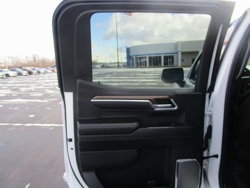 Certified 2025 Chevrolet Silverado 1500 High Country w/ Technology Package image 19