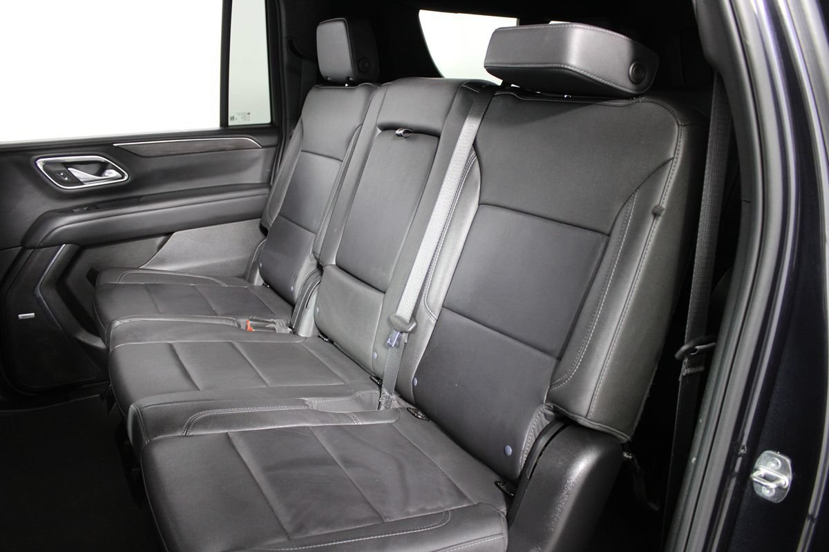 Used 2024 Chevrolet Suburban LT RWD image 29