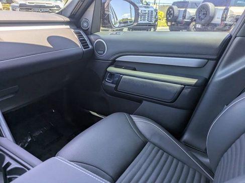 Used 2023 Land Rover Discovery HSE R-Dynamic AWD/4WD image 21