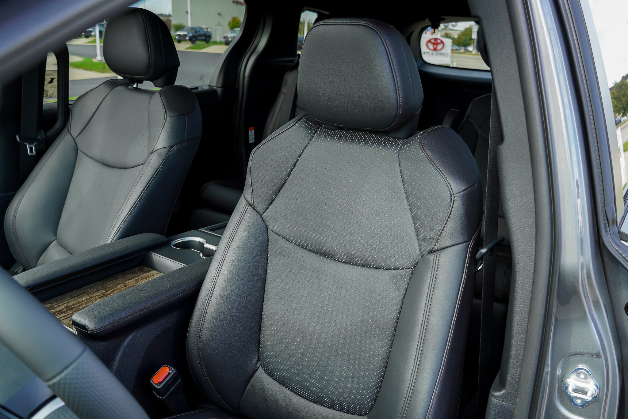 New 2026 Toyota Sienna Platinum AWD/4WD image 17