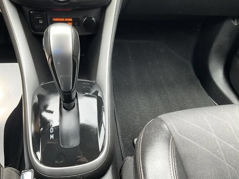 Used 2020 Chevrolet Trax LT w/ LT Convenience Package AWD/4WD image 21