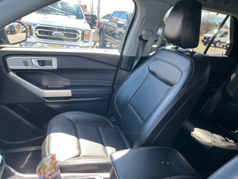 Certified 2023 Ford Explorer Limited w/ Equipment Group 301A AWD/4WD image 8