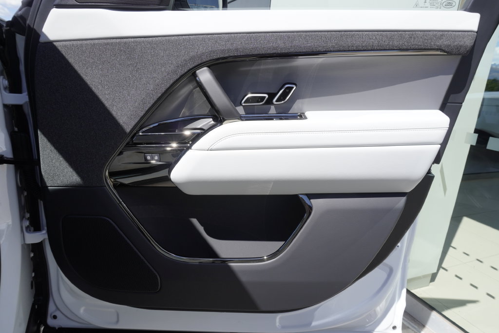 New 2026 Land Rover Range Rover Sport SE AWD/4WD image 21