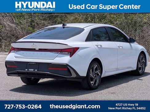 Used 2025 Hyundai Elantra Sport FWD image 5