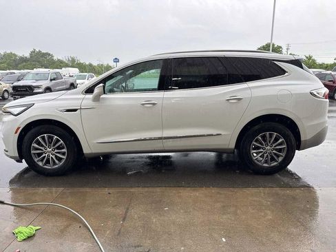 Used 2024 Buick Enclave Premium image 8