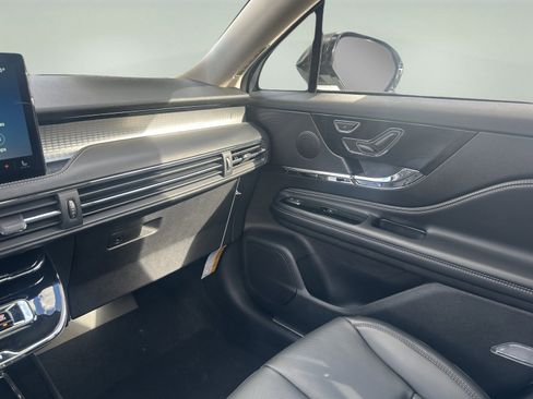 New 2026 Lincoln Corsair Premiere image 14