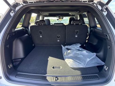 New 2025 Jeep Grand Cherokee Altitude image 30