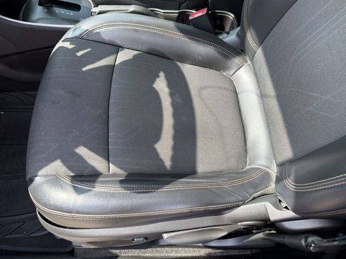 Used 2021 Chevrolet Trax LT FWD image 14