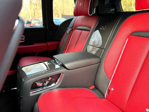 Used 2022 Rolls-Royce Cullinan Black Badge image 51