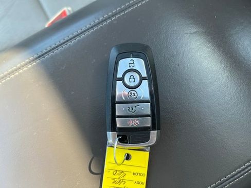 Used 2020 Ford Explorer Platinum w/ Premium Technology Package image 36