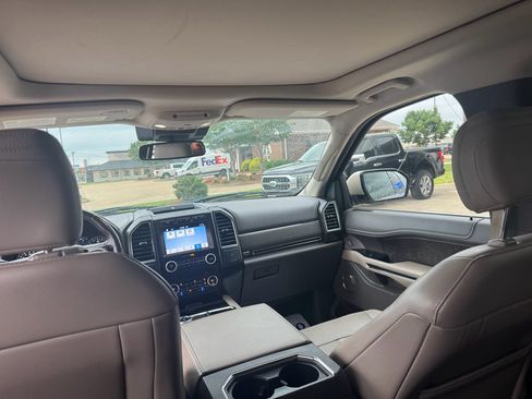 Used 2018 Ford Expedition Limited w/ Equipment Group 302A RWD image 18