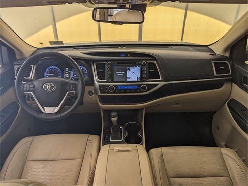 Used 2015 Toyota Highlander Limited image 10