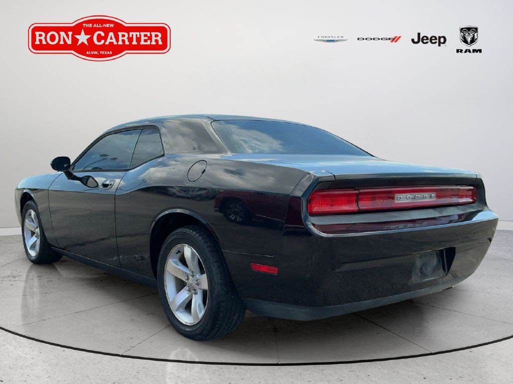 Used 2010 Dodge Challenger SE RWD image 4