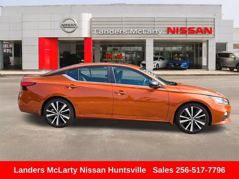 Used 2021 Nissan Altima 2.0 SR FWD image 2