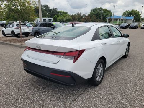 Used 2024 Hyundai Elantra SE FWD image 3