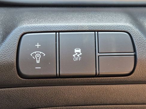 Certified 2024 Hyundai Elantra Limited FWD image 28
