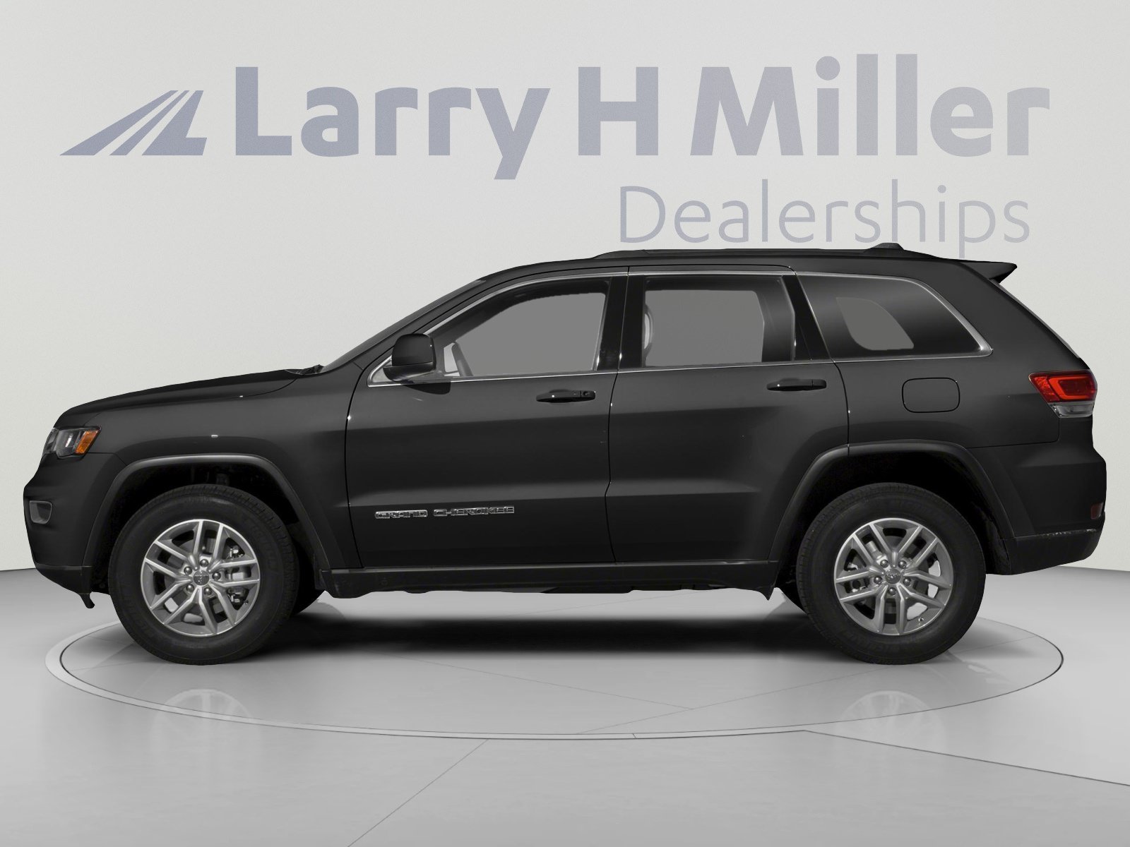 Used 2018 Jeep Grand Cherokee Altitude AWD/4WD image 3