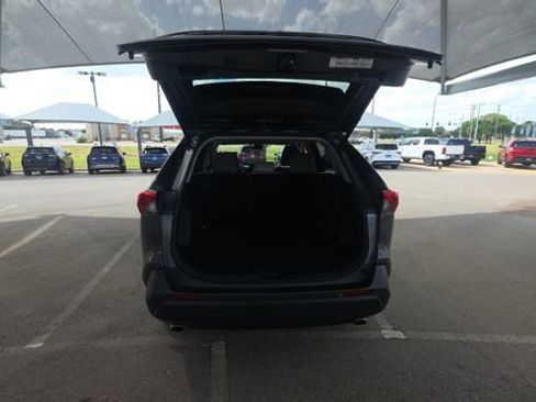 Used 2021 Toyota RAV4 XLE w/ Convenience Package FWD image 27