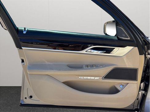 Used 2016 BMW 750i RWD image 23