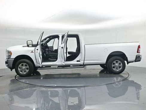 Used 2024 RAM 3500 Big Horn image 37