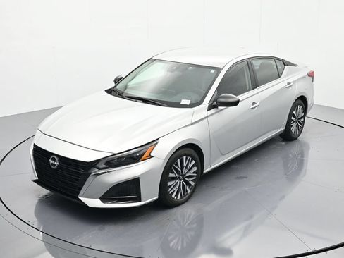 Certified 2025 Nissan Altima 2.5 SV FWD image 28